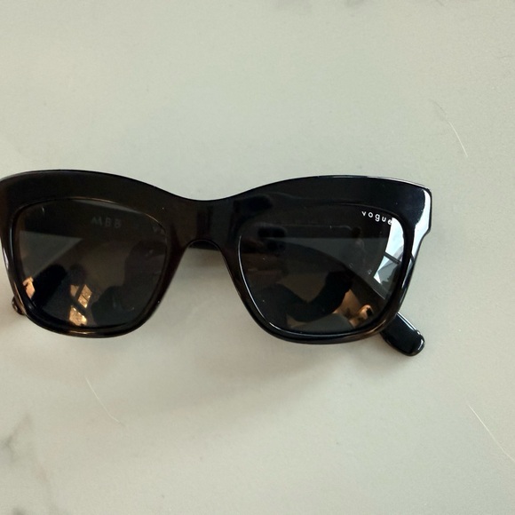Vogue Accessories - Vogue Black Cat-Eye Sunglasses for Women